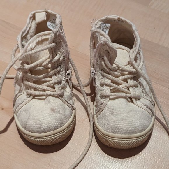 Zara White Infant Girl Shoes - Size 7, Refined Style, Good Condition - Picture 1 of 4